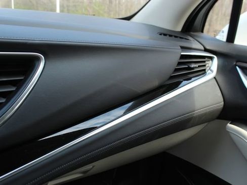 Used 2022 Buick Enclave Avenir w/ Avenir Technology Package image 22