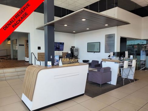 Used 2023 GMC Yukon Denali w/ Denali Reserve Package image 30