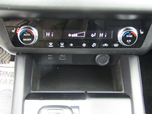 Used 2023 Mitsubishi Outlander SE image 24