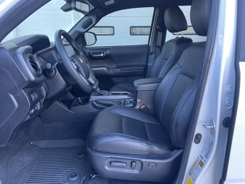 Used 2023 Toyota Tacoma TRD Off-Road w/ Advanced Technology Package image 24