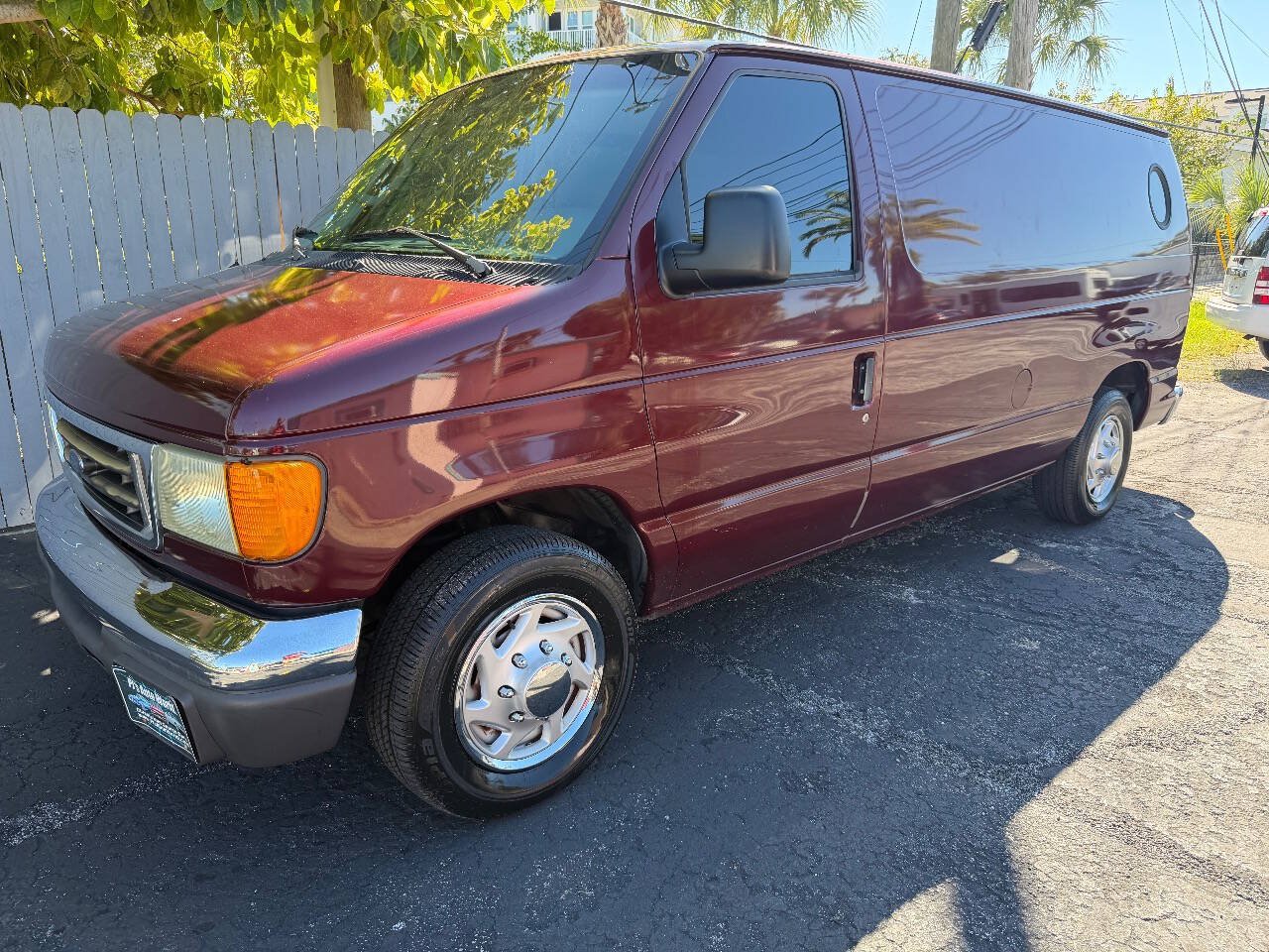 Used 2006 Ford E-150 and Econoline 150 RWD image 3