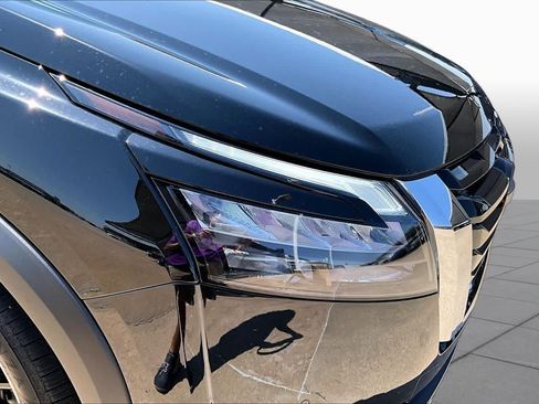 Certified 2025 Nissan Pathfinder Platinum w/ Cargo Package FWD image 27