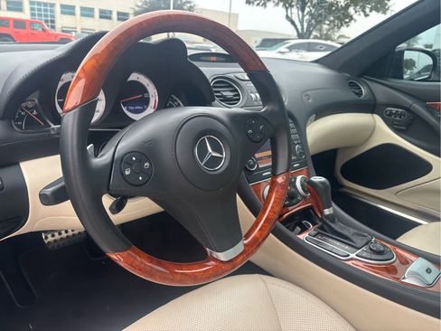 Used 2011 Mercedes-Benz SL 550 image 5