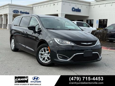 Used 2017 Chrysler Pacifica Touring Plus image 1