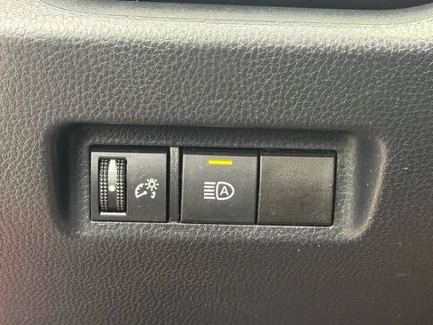 Used 2020 Toyota RAV4 LE FWD image 20
