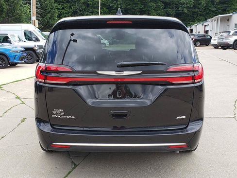 New 2026 Chrysler Pacifica Select AWD/4WD image 4