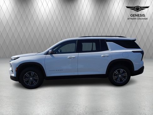 Used 2024 Chevrolet Traverse LT FWD image 2
