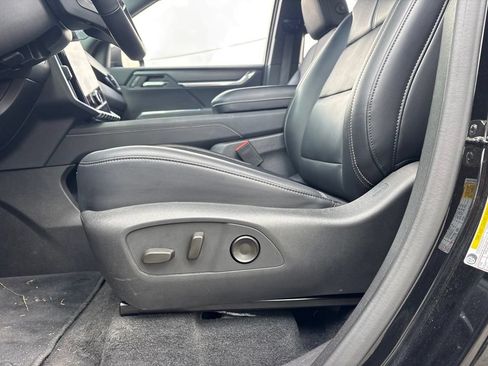 Used 2026 GMC Acadia Elevation w/ Elevation Premium Package FWD image 13