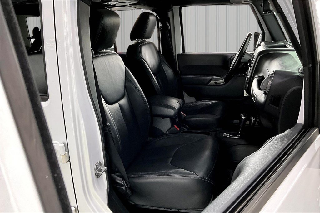 Used 2018 Jeep Wrangler Unlimited Sahara AWD/4WD image 30