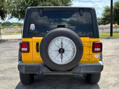 Used 2018 Jeep Wrangler Unlimited Sport AWD/4WD image 4