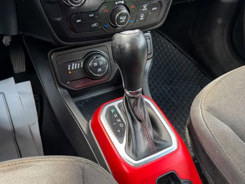Used 2019 Jeep Renegade Trailhawk w/ UConnect 8.4 Nav Group AWD/4WD image 33