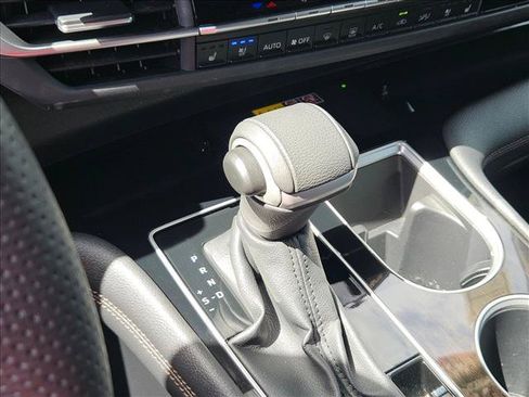 Used 2025 Toyota Sienna Platinum AWD/4WD image 14
