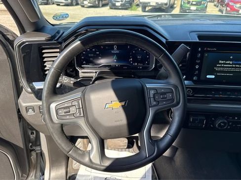 Used 2025 Chevrolet Silverado 1500 LT AWD/4WD image 16