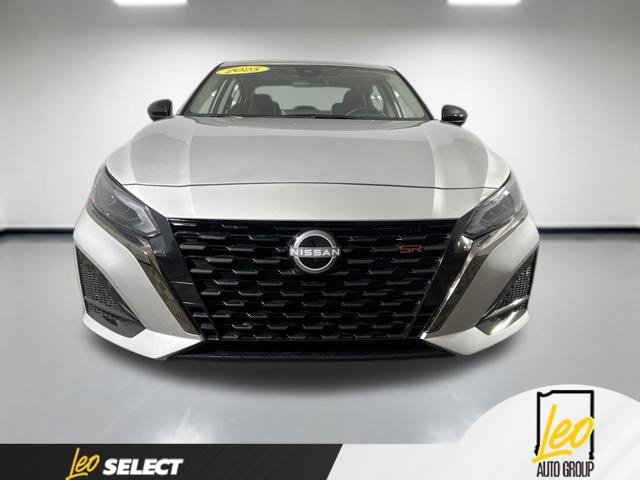 Used 2025 Nissan Altima 2.5 SR w/ SR Premium Package FWD image 2