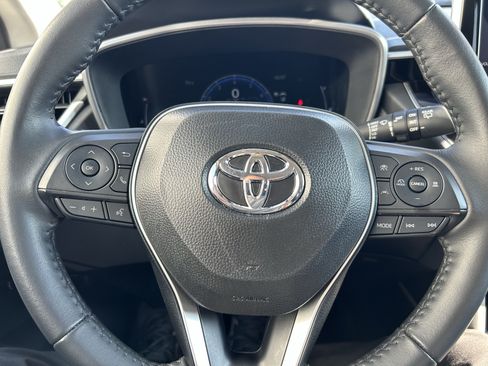 Certified 2025 Toyota Corolla Cross XLE FWD image 20