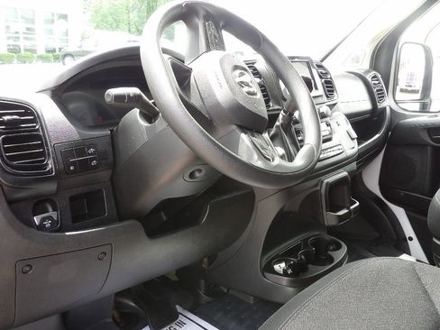 Used 2025 RAM ProMaster 2500 w/ U-Haul Equipment Group FWD image 8