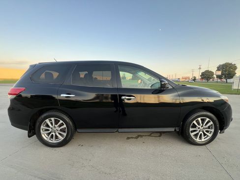 Used 2014 Nissan Pathfinder S image 6