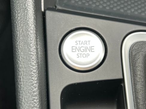 Used 2024 Volkswagen Jetta SE w/ Panoramic Sunroof Package image 27