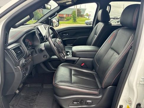 Used 2023 Nissan Titan PRO-4X w/ Pro-4x Convenience Package AWD/4WD image 17