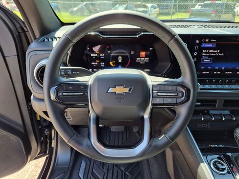 Used 2025 Chevrolet Colorado LT w/ LT Convenience Package AWD/4WD image 14
