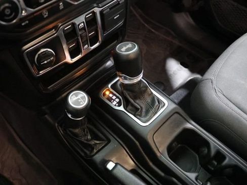 Used 2022 Jeep Wrangler Unlimited Sport image 29