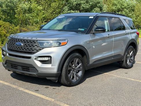 Used 2023 Ford Explorer XLT w/ Equipment Group 202A AWD/4WD image 27
