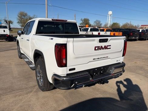 New 2026 GMC Sierra 1500 SLT image 4