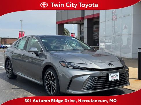 New 2026 Toyota Camry Hybrid AWD/4WD image 1