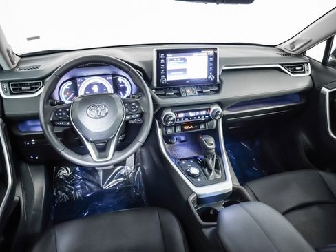 Used 2021 Toyota RAV4 Limited image 17