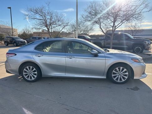 Used 2018 Toyota Camry L image 4