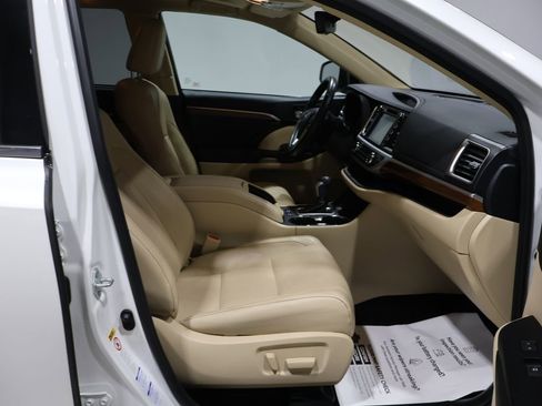 Used 2017 Toyota Highlander Limited Platinum image 23