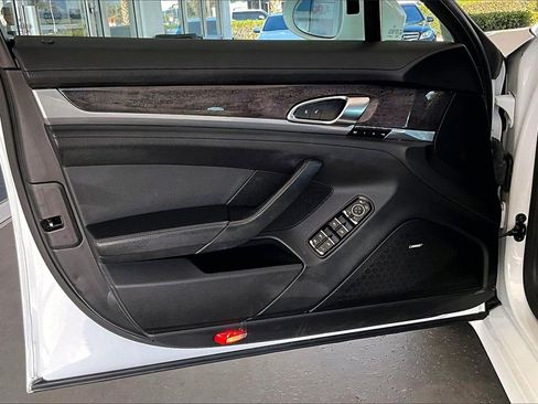 Used 2016 Porsche Panamera S image 20
