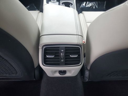 Used 2023 Genesis G70 2.0T image 18