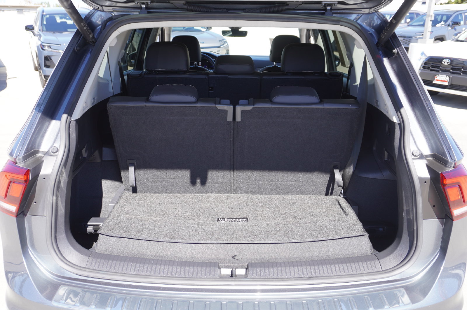 Used 2022 Volkswagen Tiguan SE FWD image 8