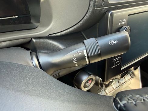 Used 2025 Toyota GR86 Premium w/ Performance Package image 21