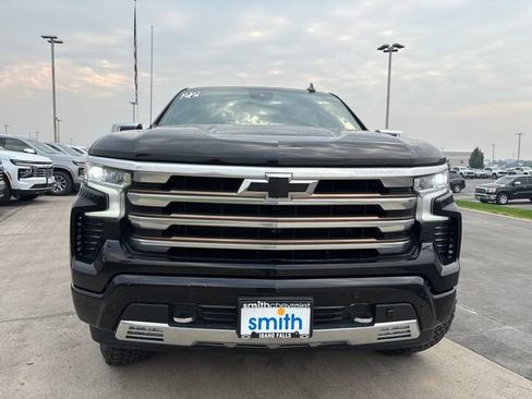 Used 2022 Chevrolet Silverado 1500 High Country w/ Technology Package AWD/4WD image 8