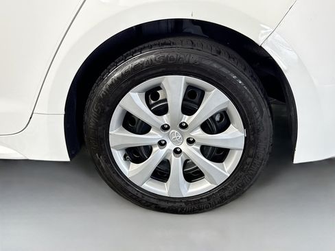 Used 2021 Toyota Corolla LE FWD image 36