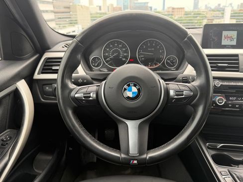 Used 2017 BMW 320i Sedan RWD image 13