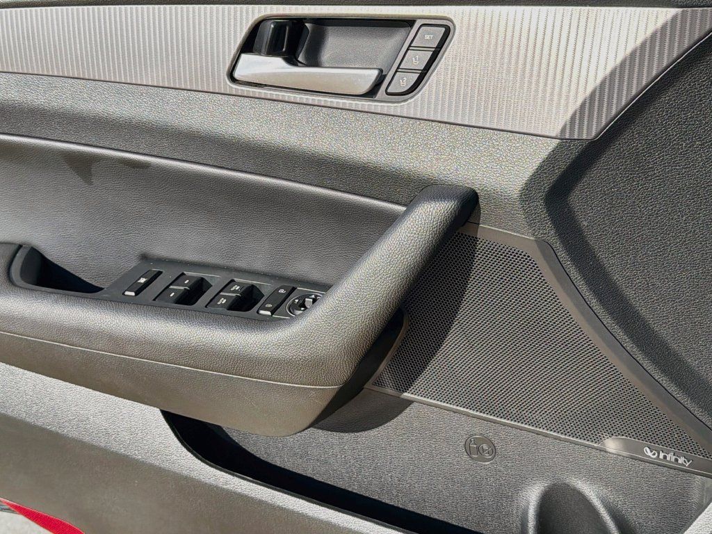 Used 2018 Hyundai Sonata Limited FWD image 23