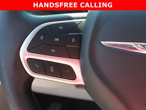 Used 2019 Chrysler Pacifica Touring Plus w/ Tire & Wheel Group FWD image 16