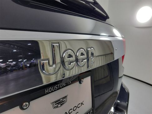 Used 2013 Jeep Grand Cherokee Limited w/ Luxury Group II image 6