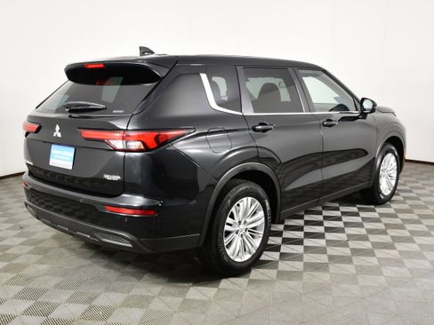 Used 2022 Mitsubishi Outlander ES AWD/4WD image 6