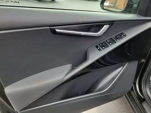 Used 2023 Kia Niro EX Touring FWD image 6