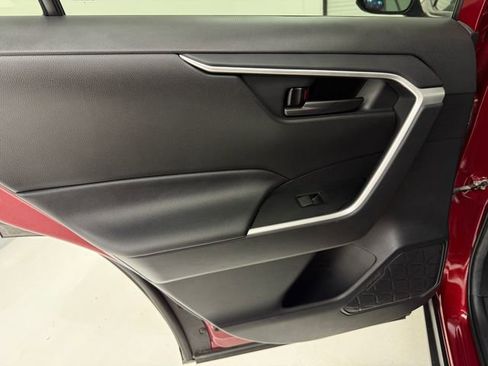 Used 2020 Toyota RAV4 LE FWD image 35