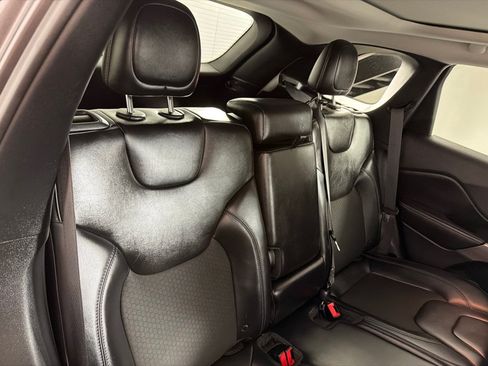 Used 2019 Jeep Cherokee Latitude Plus w/ Comfort/Convenience Group AWD/4WD image 24