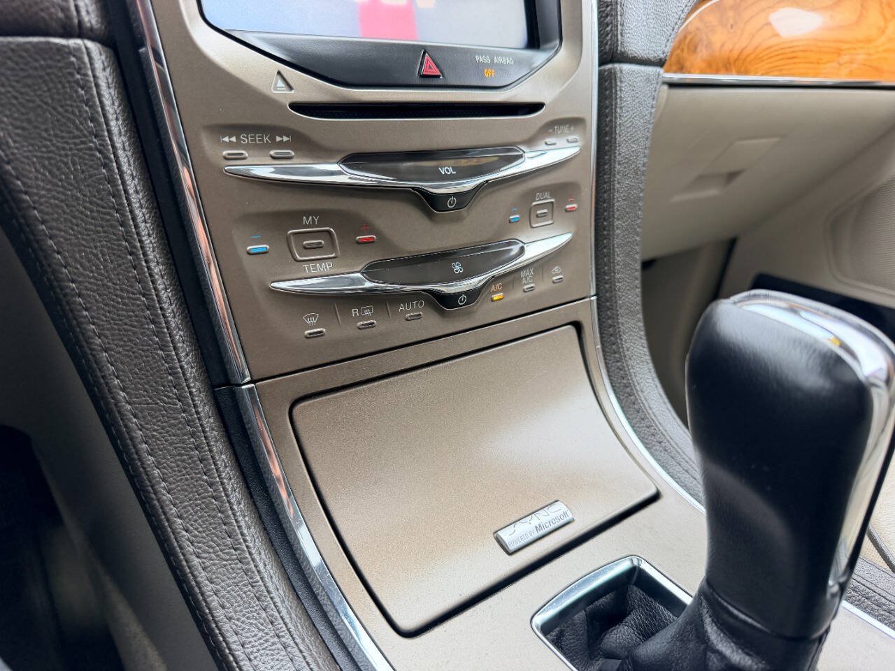 Used 2014 Lincoln MKX AWD w/ Equipment Group 102A image 40