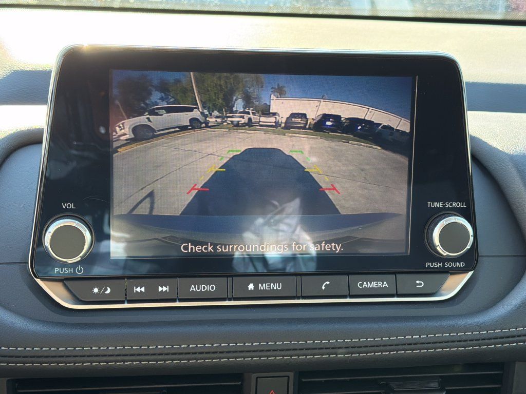 Used 2025 Nissan Rogue S AWD/4WD image 26