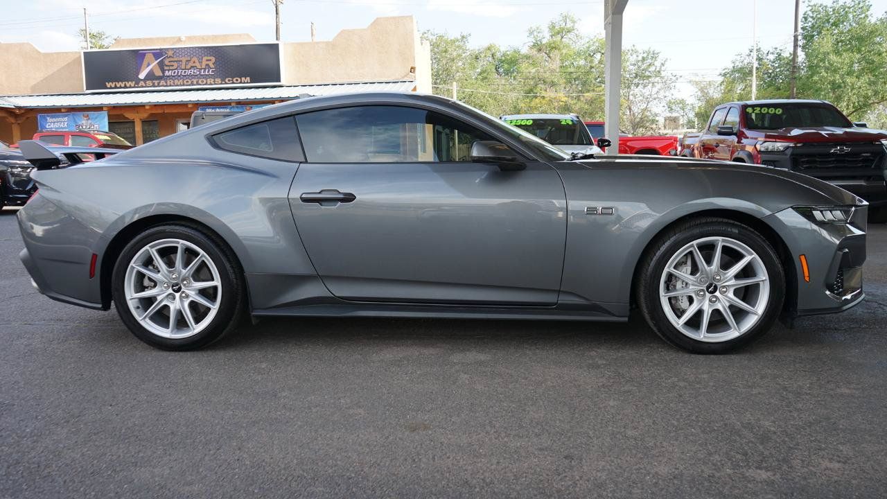 Used 2025 Ford Mustang GT Premium RWD image 2