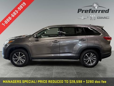 Used 2019 Toyota Highlander XLE AWD/4WD image 11