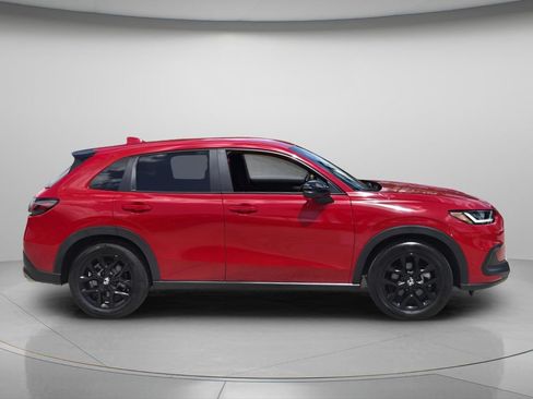 Used 2025 Honda HR-V Sport image 3